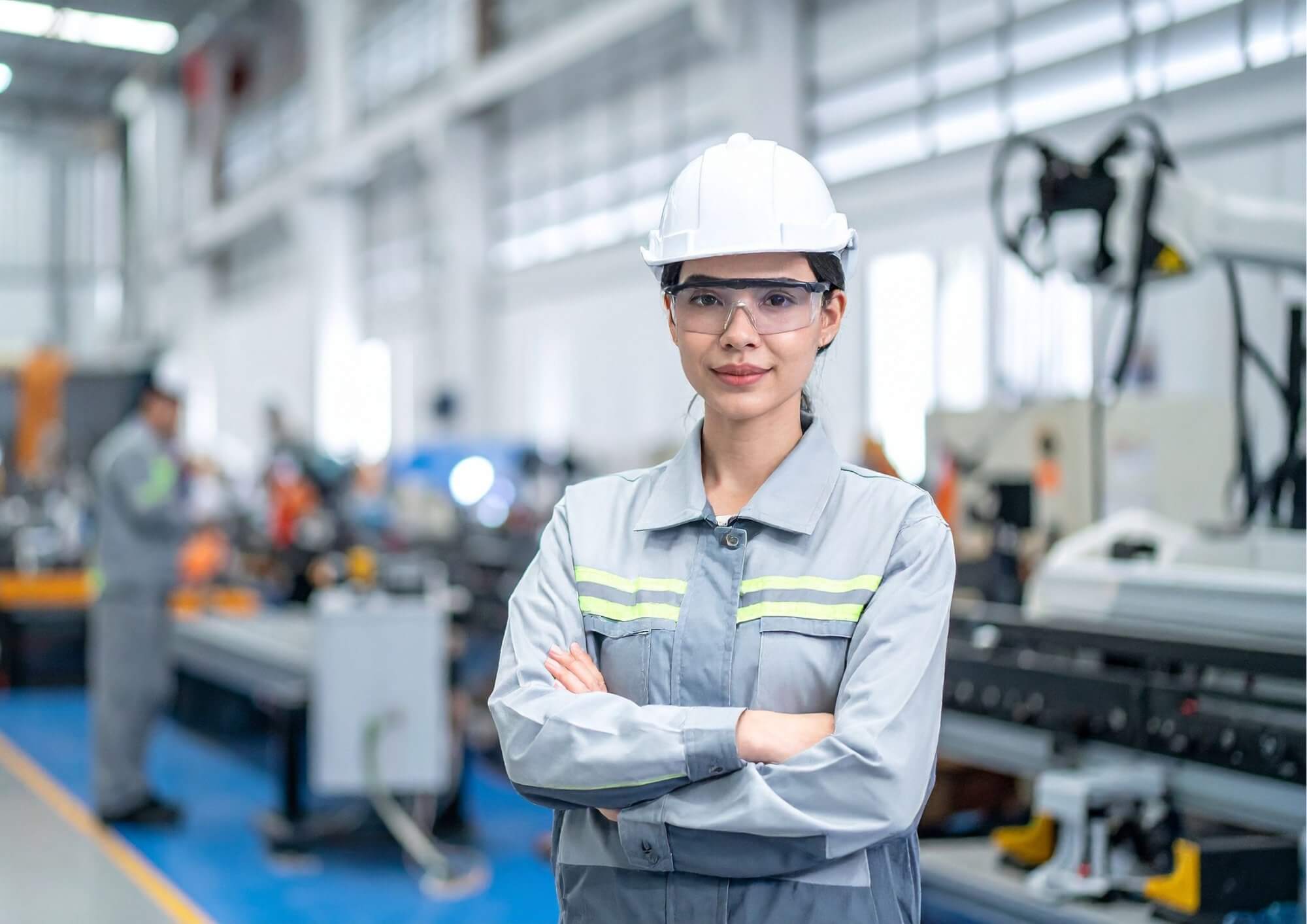 Profesional en planta industrial de fabricación