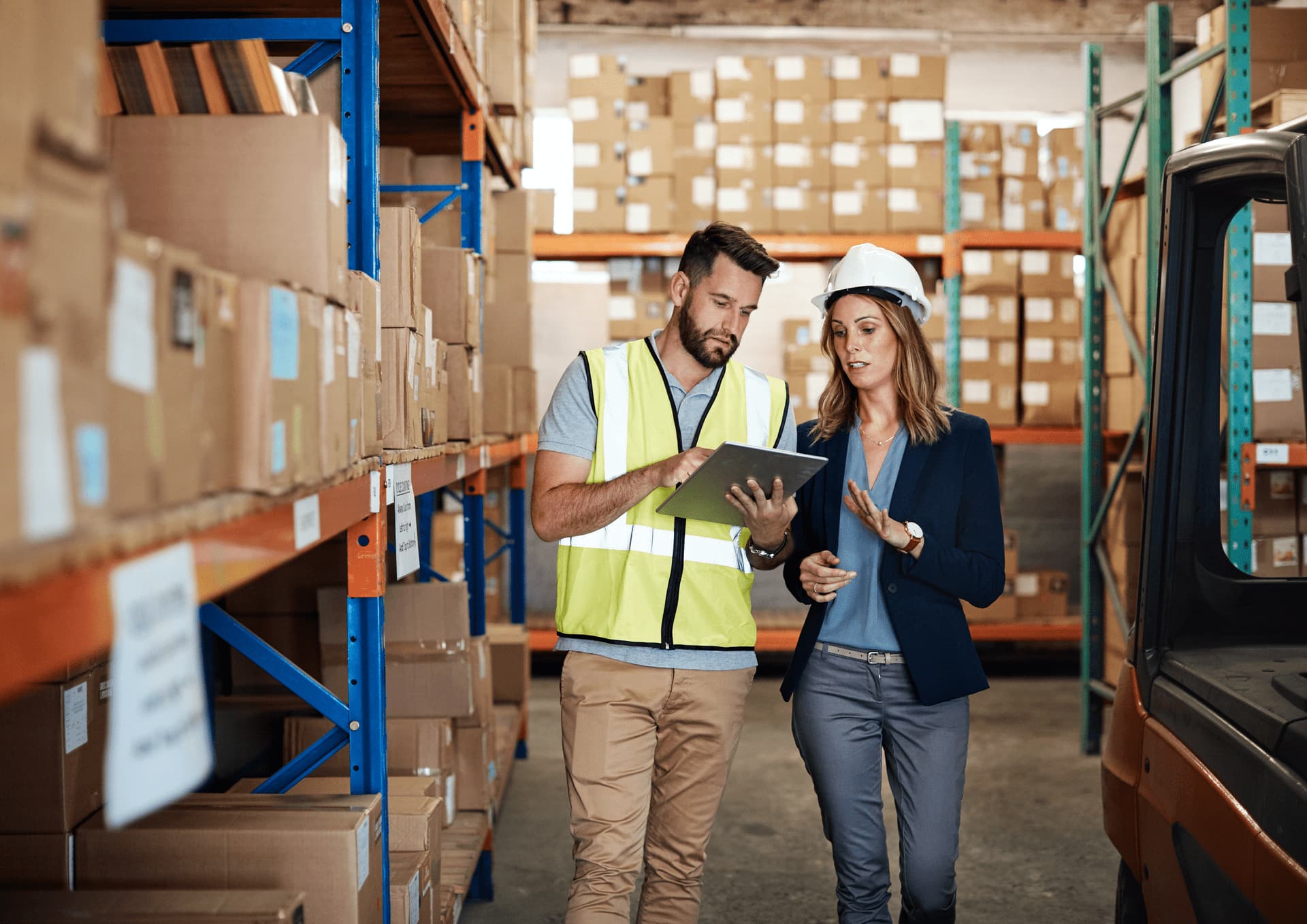 Equipo de distribución en almacén